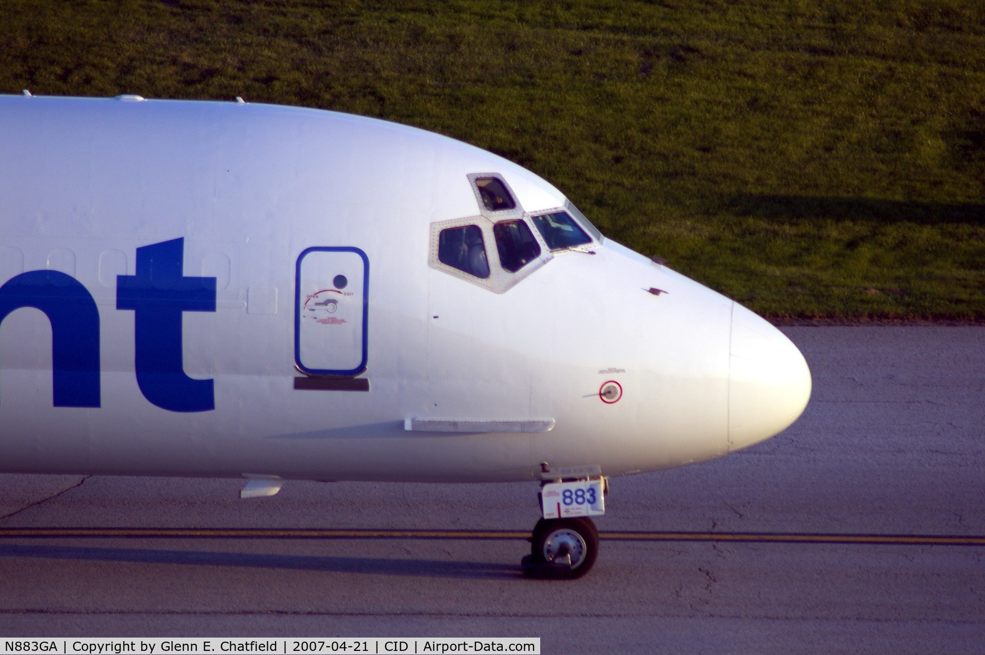 N883GA, 1987 McDonnell Douglas MD-83 (DC-9-83) C/N 49710, Taxiing for departure to Las Vegas