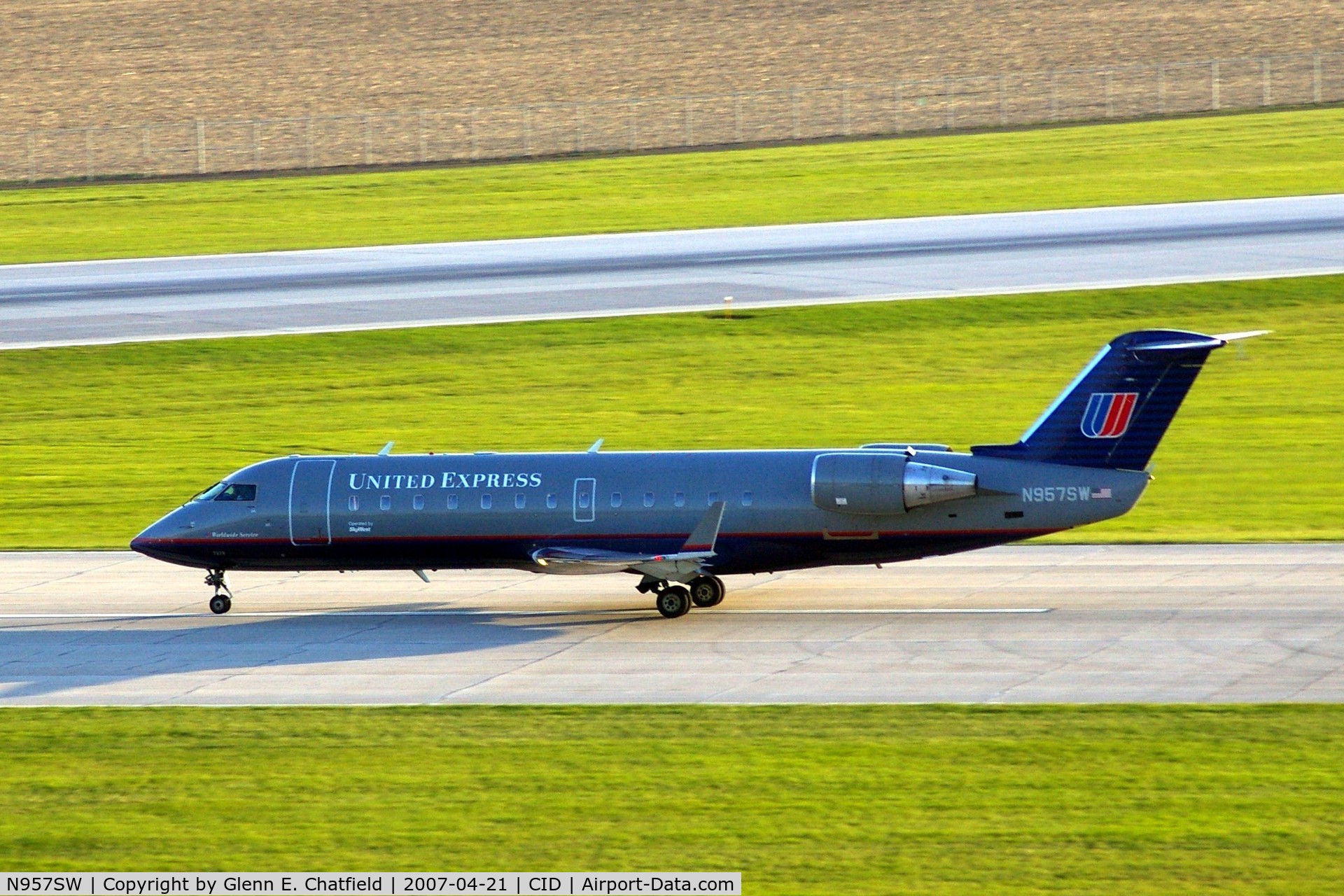 N957SW, 2003 Bombardier CRJ-200LR (CL-600-2B19) C/N 7829, Departing runway 13