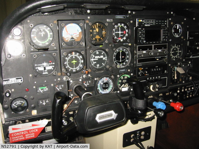 N52791, Cessna 177RG Cardinal C/N 177RG1271, nice panel