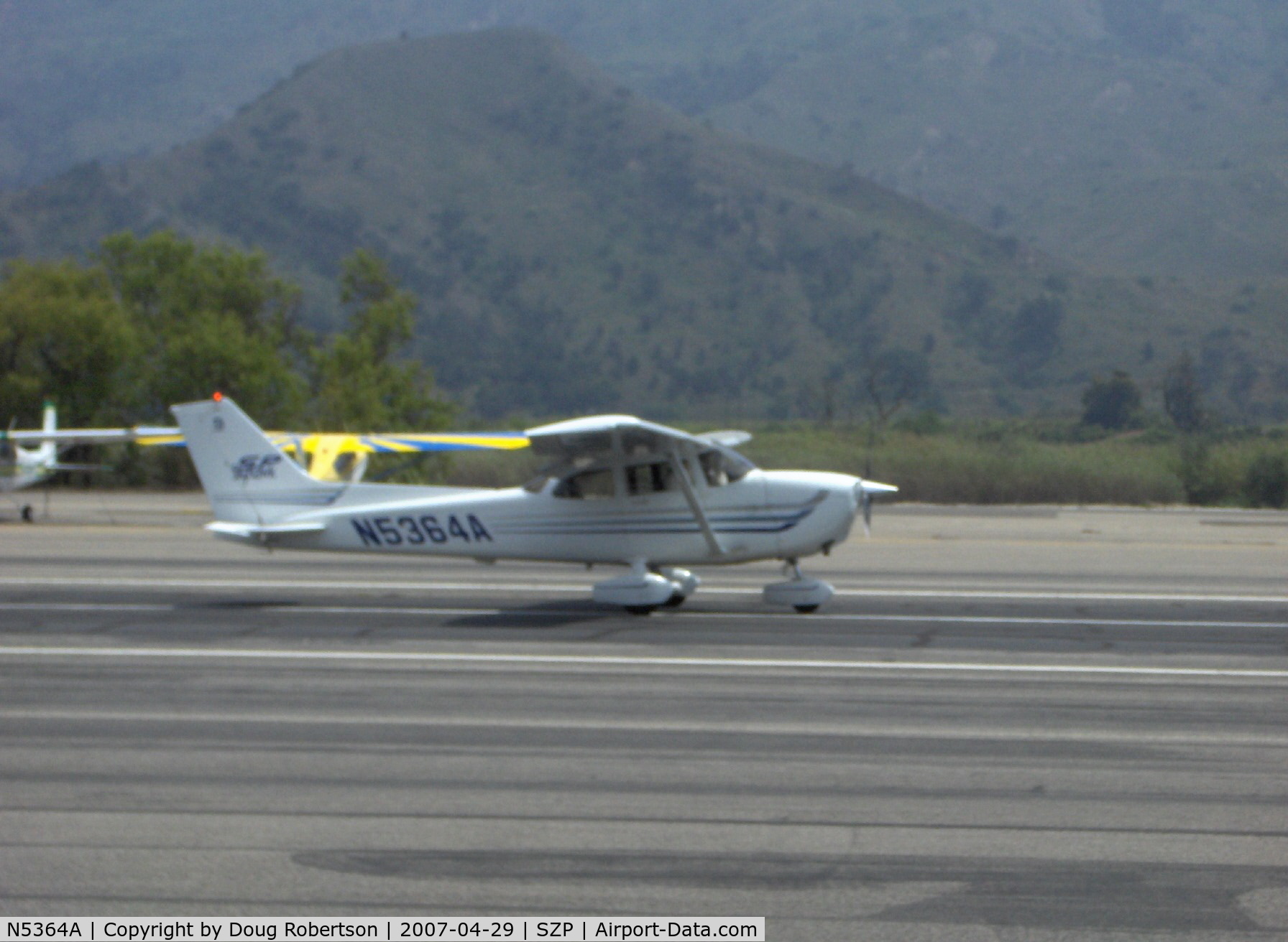 N5364A, 2003 Cessna 172S C/N 172S9417, 2003 Cessna 172S SKYHAWK SP, Lycoming IO-360-L2A 180 Hp, landing roll Rwy 22