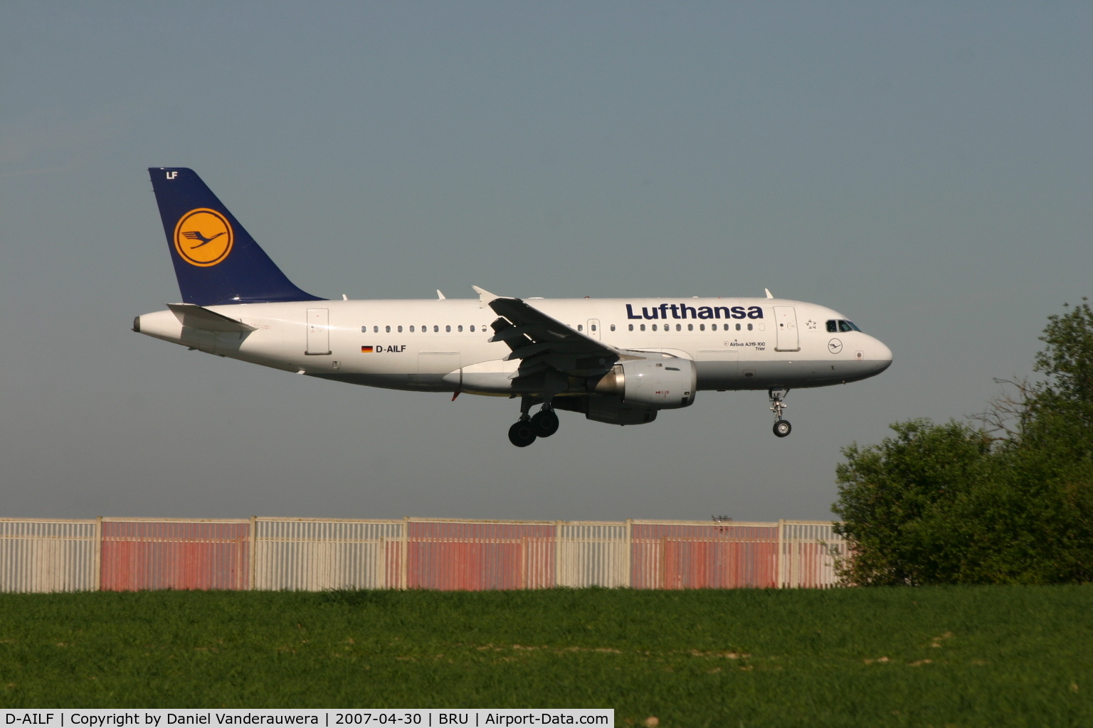 D-AILF, 1996 Airbus A319-114 C/N 636, arrival of TRIER on rwy 02