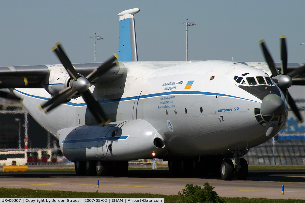 UR-09307, 1974 Antonov An-22A C/N 043481244, wow