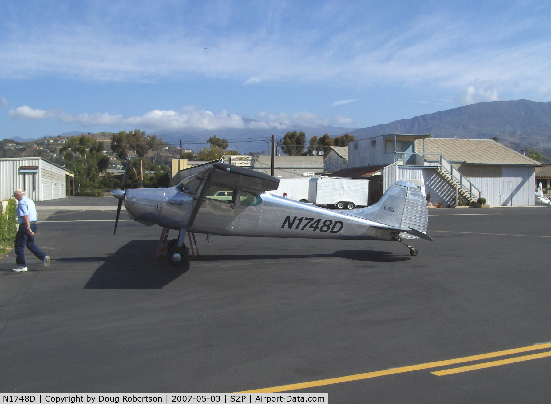N1748D, 1951 Cessna 170A C/N 20191, 1951 Cessna 170A, Continental C145 145 Hp, refueling