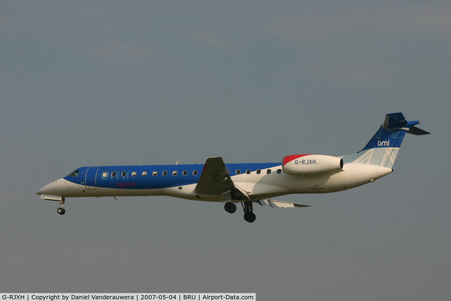 G-RJXH, 2001 Embraer EMB-145EP (ERJ-145EP) C/N 145442, flight BD233 is descending to rwy 25L