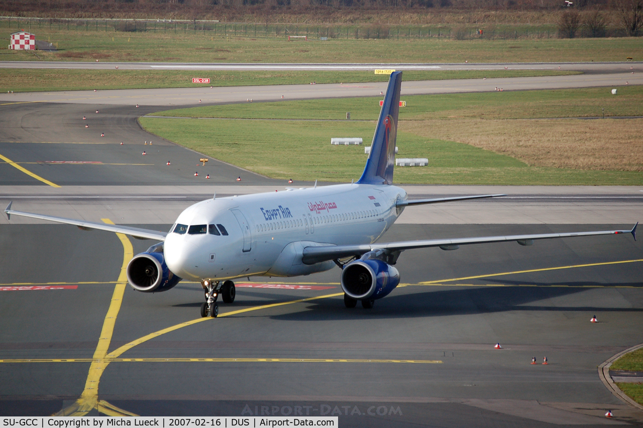 SU-GCC, 2003 Airbus A320-232 C/N 2088, Taxiing to the gate
