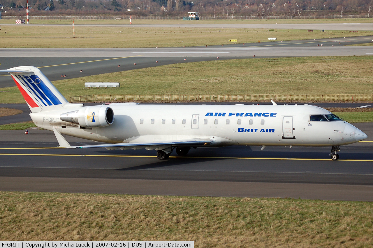 F-GRJT, 2000 Canadair CRJ-100ER (CL-600-2B19) C/N 7389, Taxiing to the runway