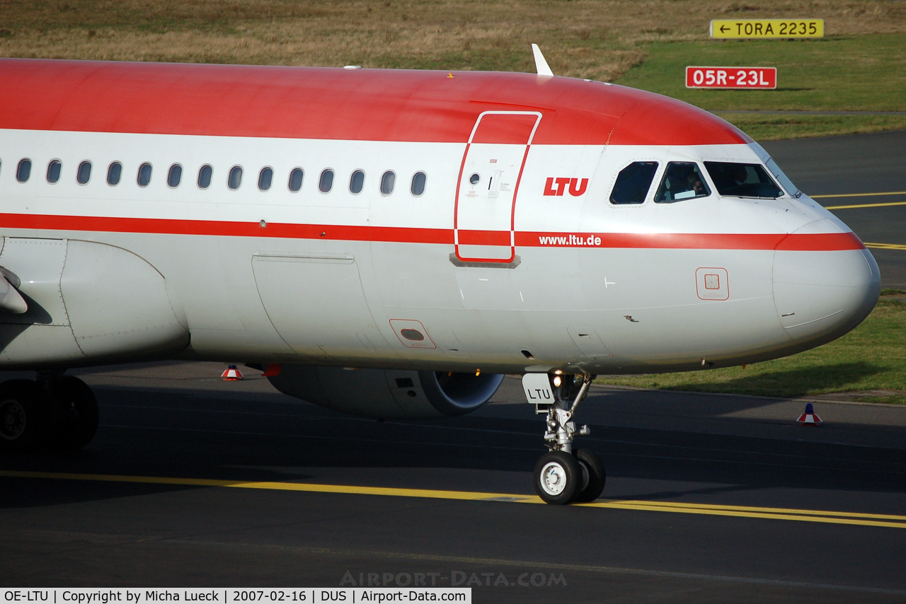 OE-LTU, 2001 Airbus A320-214 C/N 1504, Taxiing to the runway