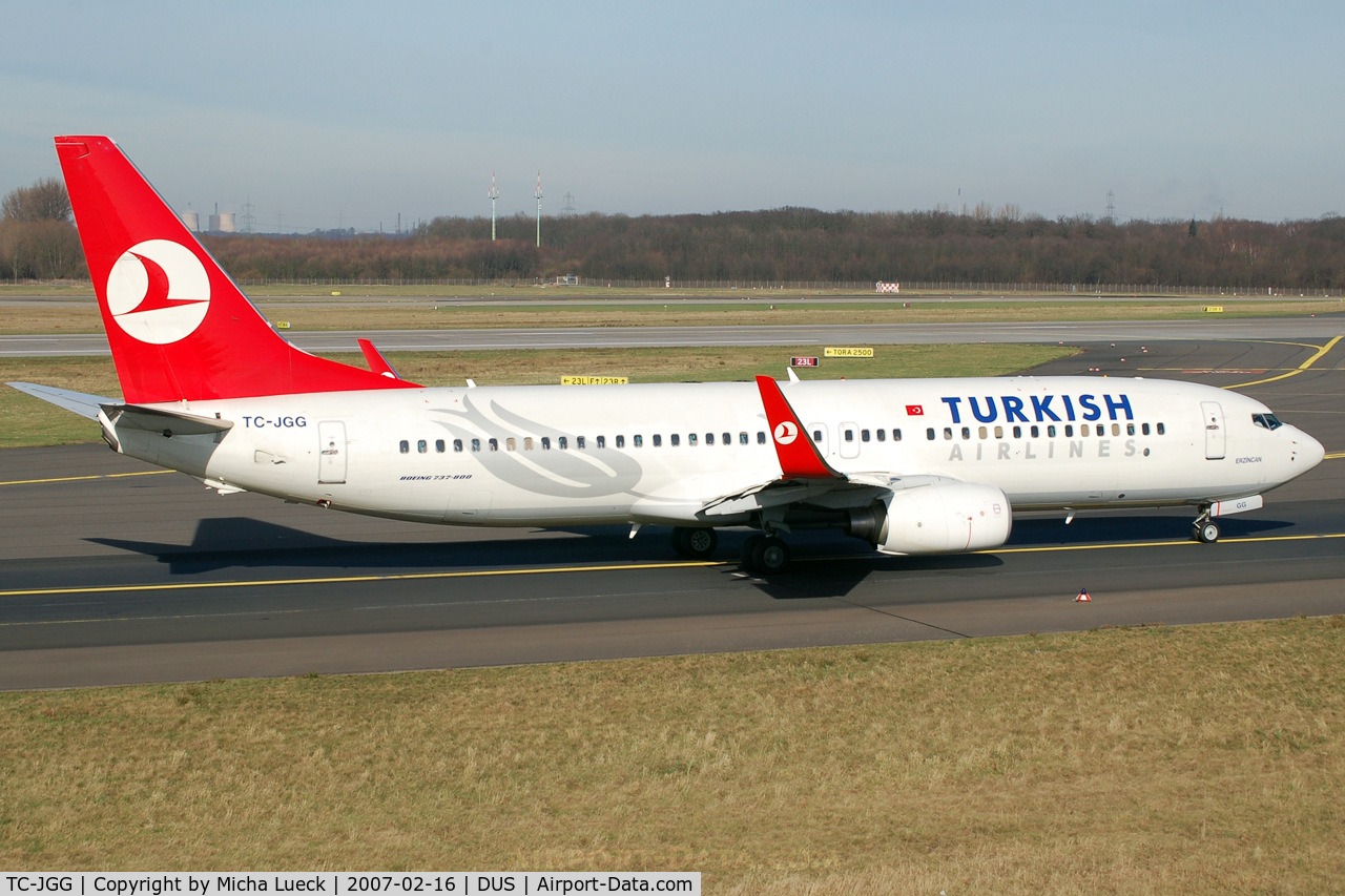 TC-JGG, 2005 Boeing 737-8F2 C/N 34405, Taxiing to the runway