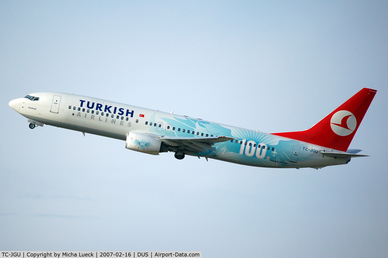 TC-JGU, 2006 Boeing 737-8F2 C/N 34418, Climbing out of Düsseldorf