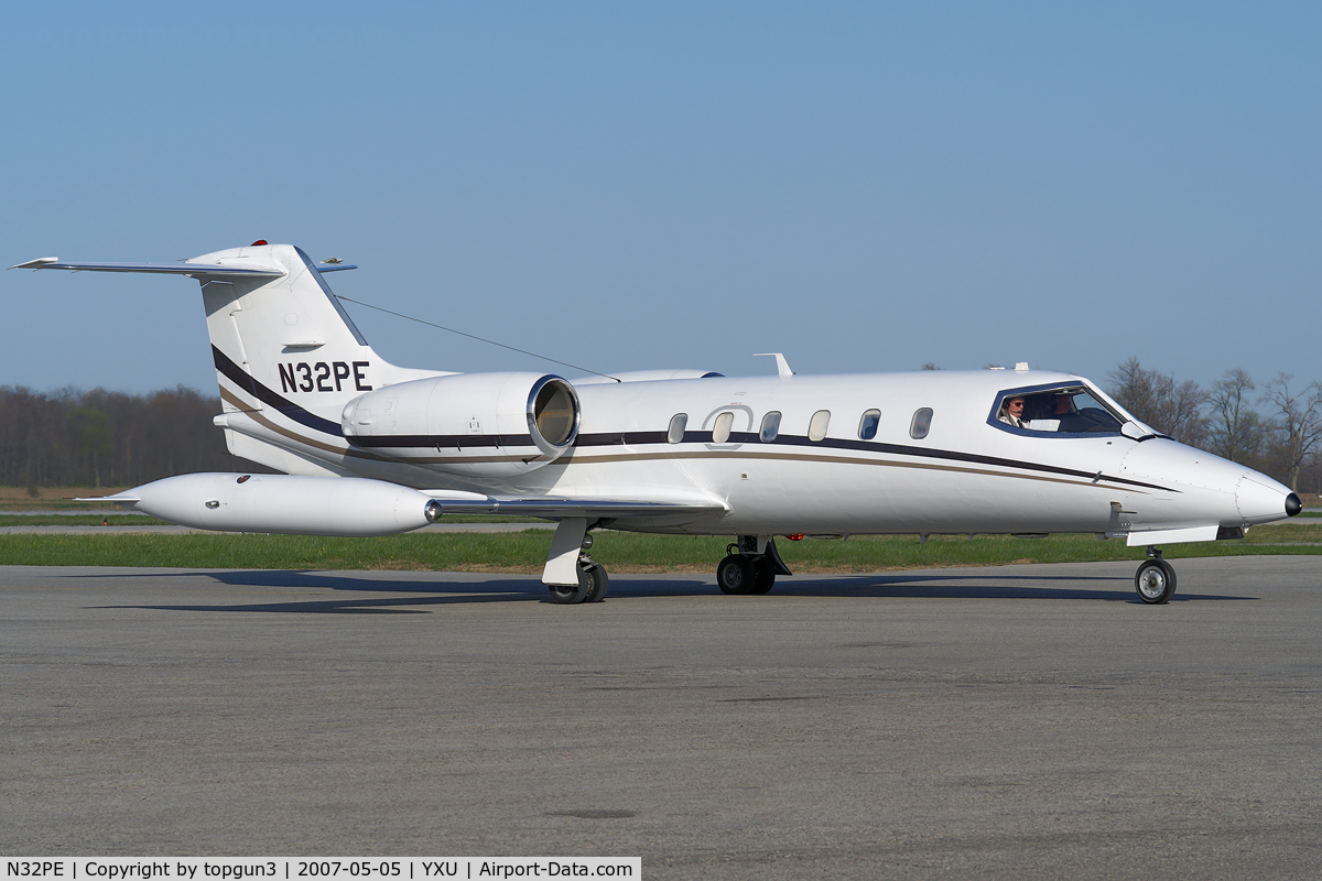 N32PE, 1980 Gates Learjet 35A C/N 327, Taxiing on to Ramp III from Alpha.