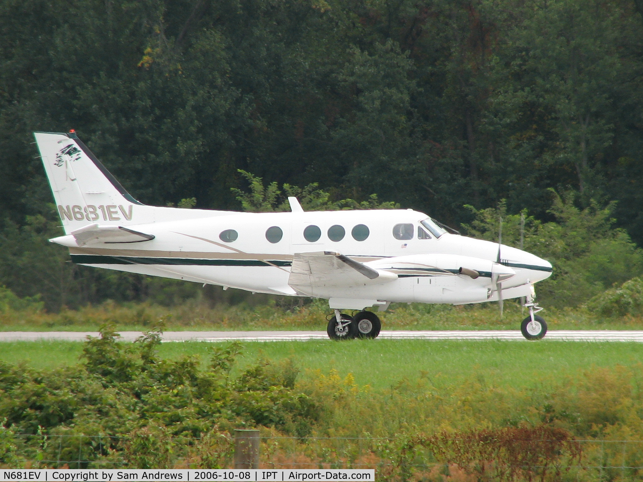 N681EV, 1990 Beech C90A King Air C/N LJ-1228, Cleared for take-off