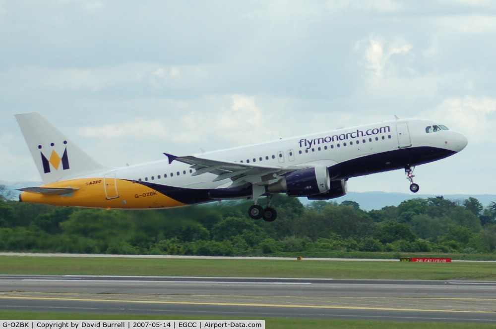 G-OZBK, 2000 Airbus A320-214 C/N 1370, Monarch - Taking off