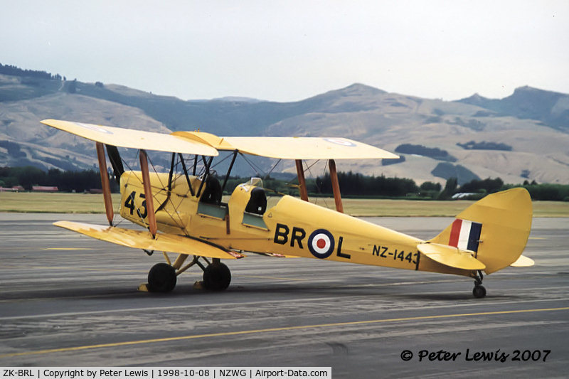 ZK-BRL, De Havilland New Zealand DH-82A Tiger Moth C/N DHNZ123, flies in quazi-military colours