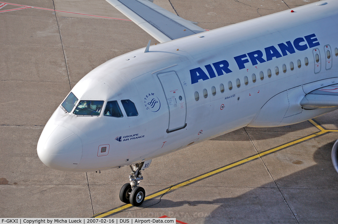F-GKXI, 2003 Airbus A320-214 C/N 1949, Arriving at the gate