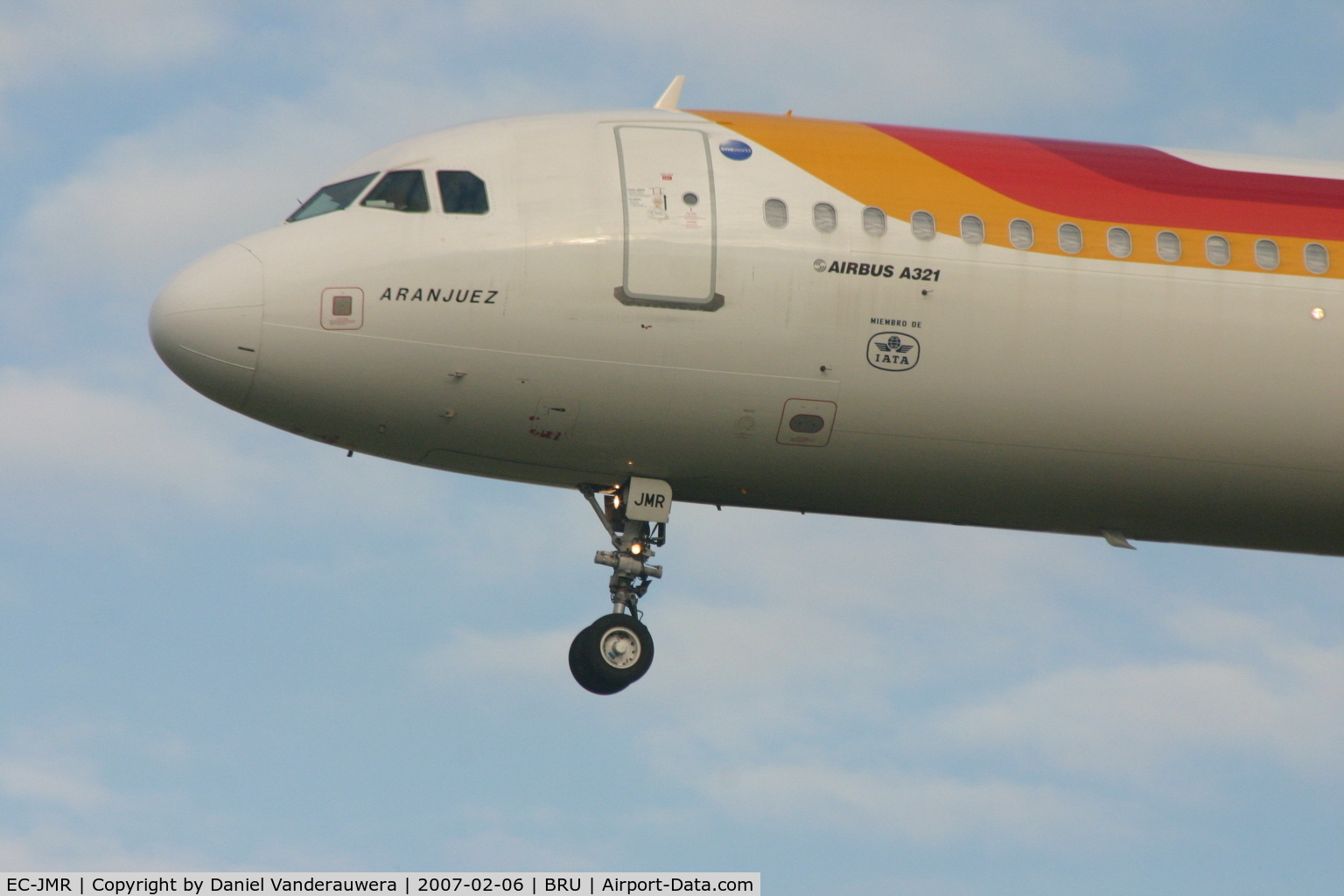 EC-JMR, 2005 Airbus A321-211 C/N 2599, flight IB3206 is descending to rwy 25L