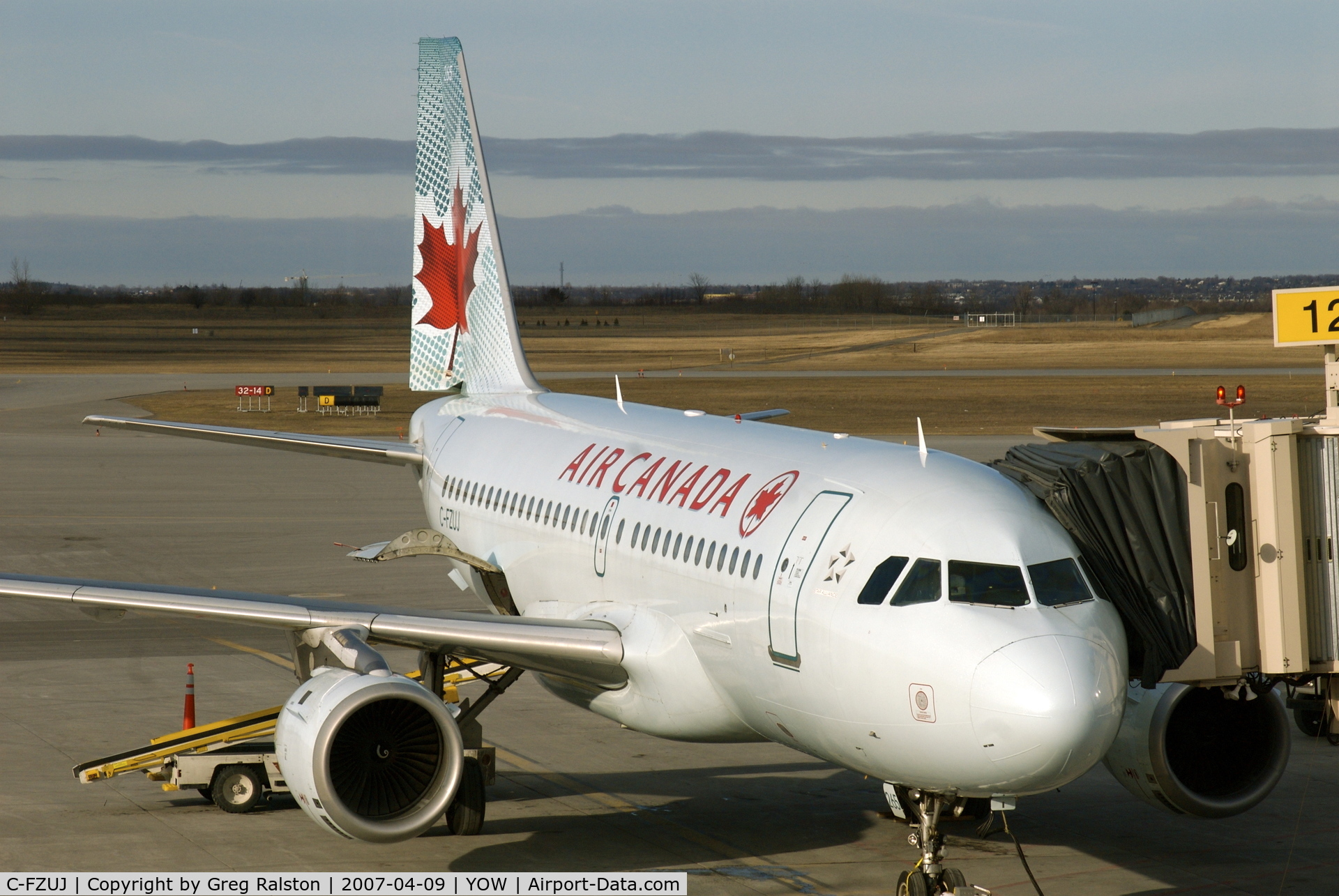 C-FZUJ, 1997 Airbus A319-114 C/N 719, Air Canada Airbus 319-114 C-FZUJ at MacDonald-Cartier International Airport, Ottawa