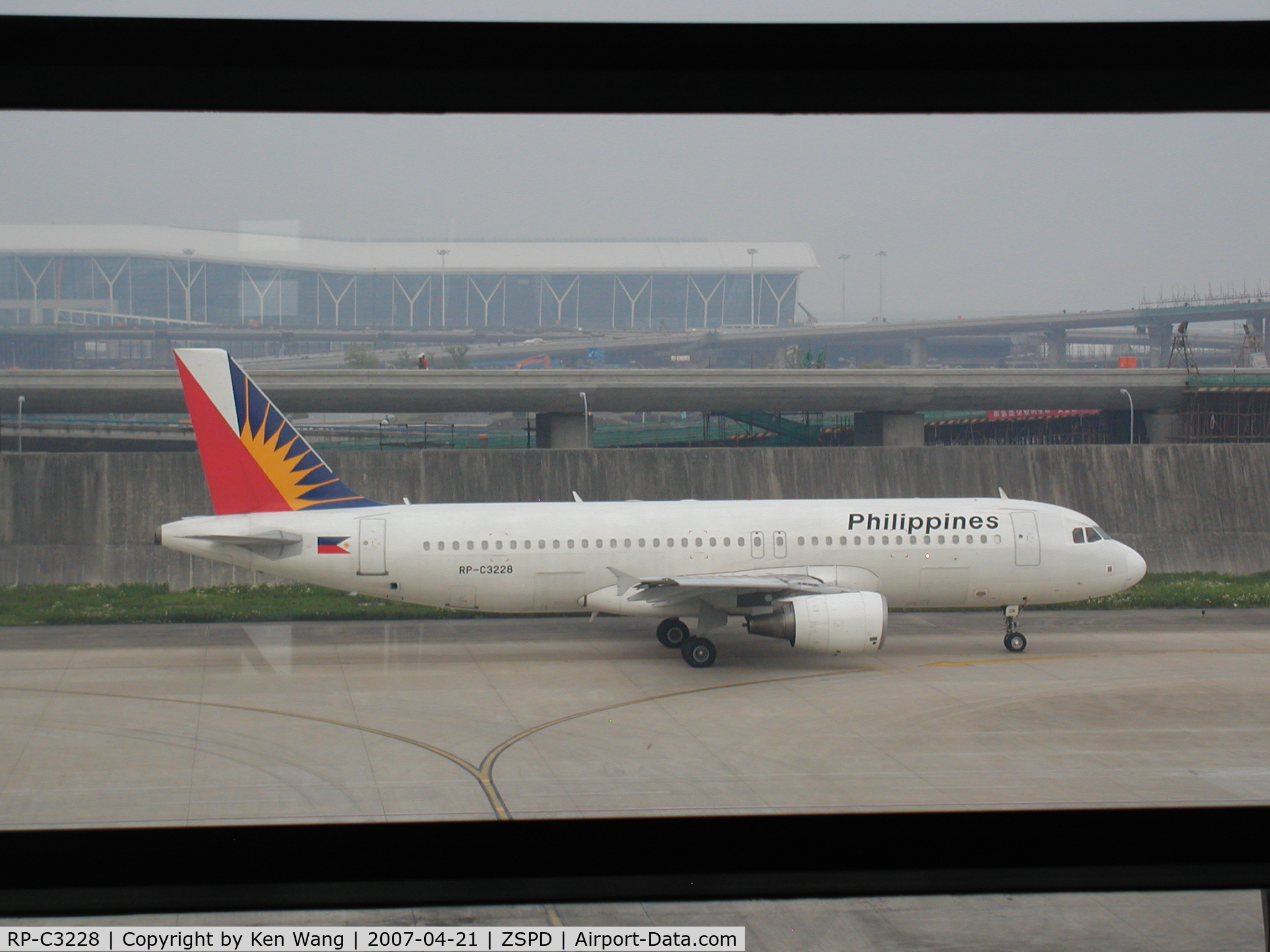 RP-C3228, 2004 Airbus A320-214 C/N 2162, Philippine Airlines Airbus A320 leaving gate