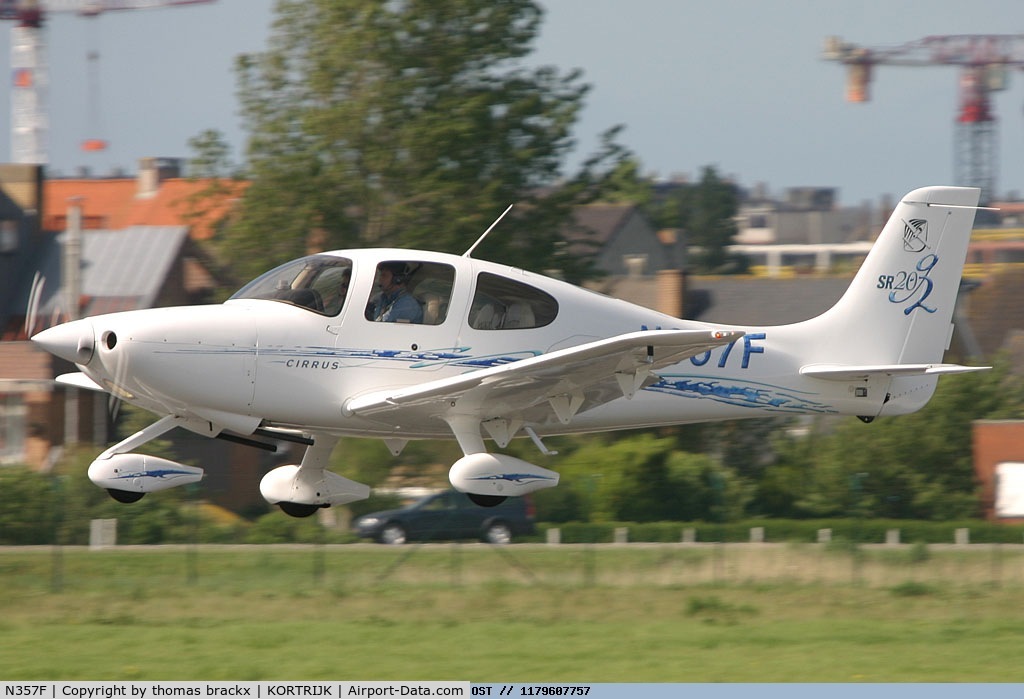 N357F, 2004 Cirrus SR20 C/N 1455, N357F seconds before touchdown RWY 26 @ Kortrijk (Koksijde Homebased)