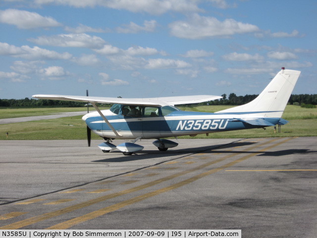 N3585U, 1963 Cessna 182F Skylane C/N 18254985, Kenton, OH breakfast fly-in.  Heading out.
