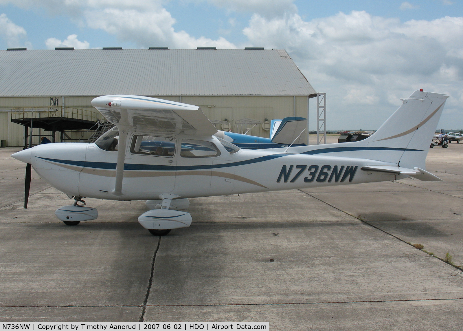 N736NW, 1977 Cessna R172K Hawk XP C/N R1722667, 1977 Cessna R172K Hawk XP, c/n R1722667, The EAA Texas Fly-In