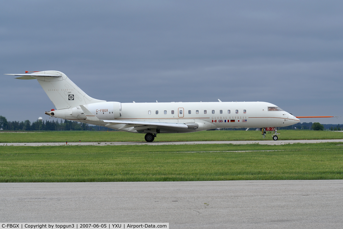 C-FBGX, 1996 Bombardier BD-700-1A10 Global Express C/N 9001, Taxiing on Golf for departure.
