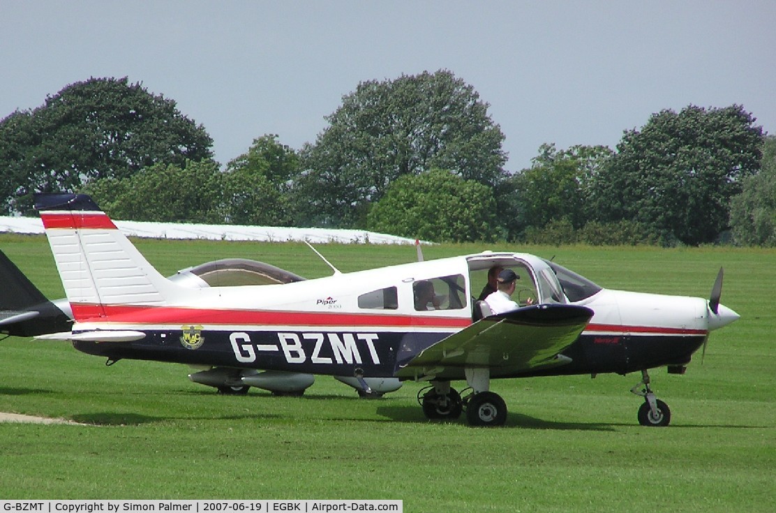 G-BZMT, 2000 Piper PA-28-161 Cherokee Warrior III C/N 28-42107, PA28 visiting Sywell