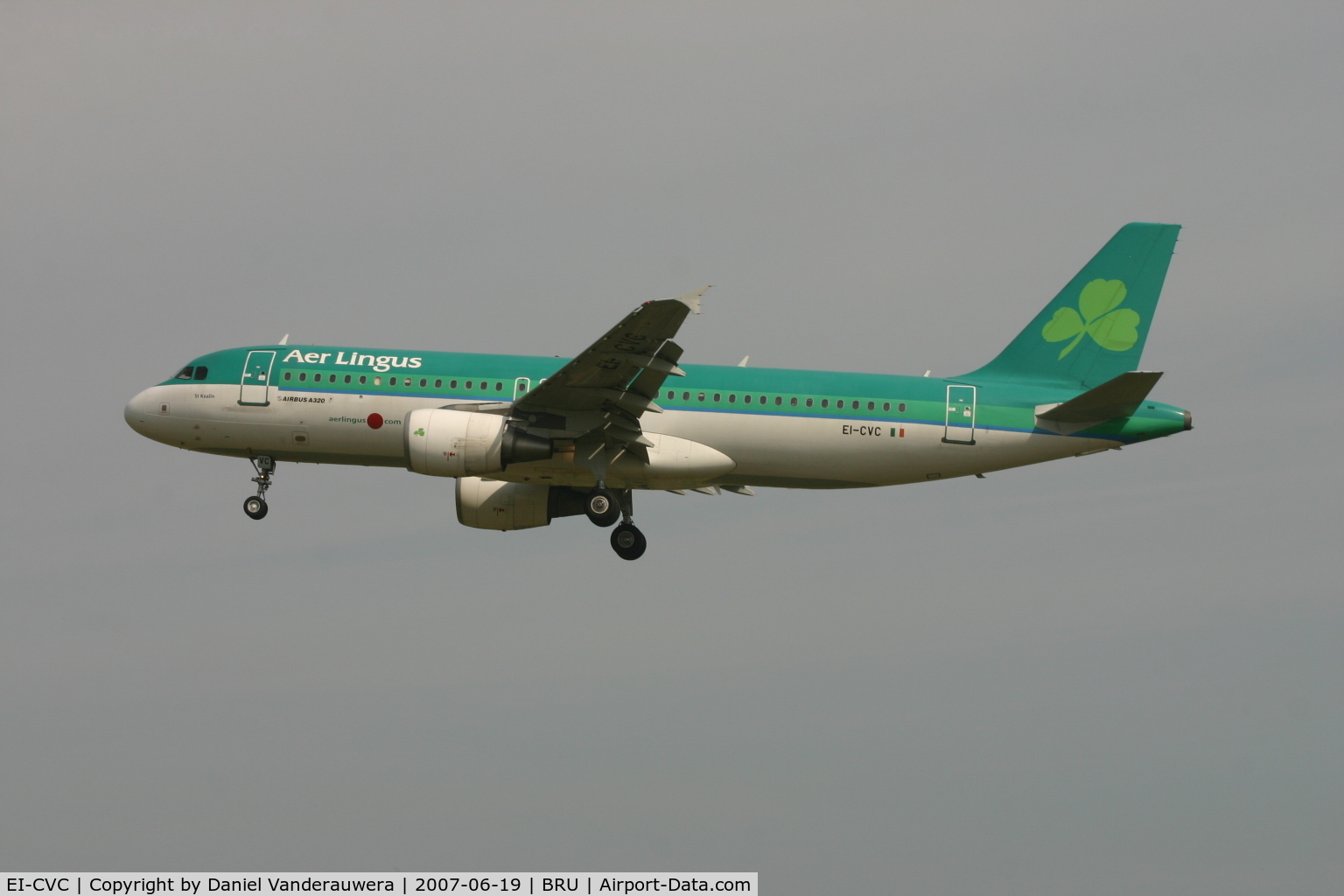 EI-CVC, 2001 Airbus A320-214 C/N 1443, St.KEALIN is descending to rwy 25L