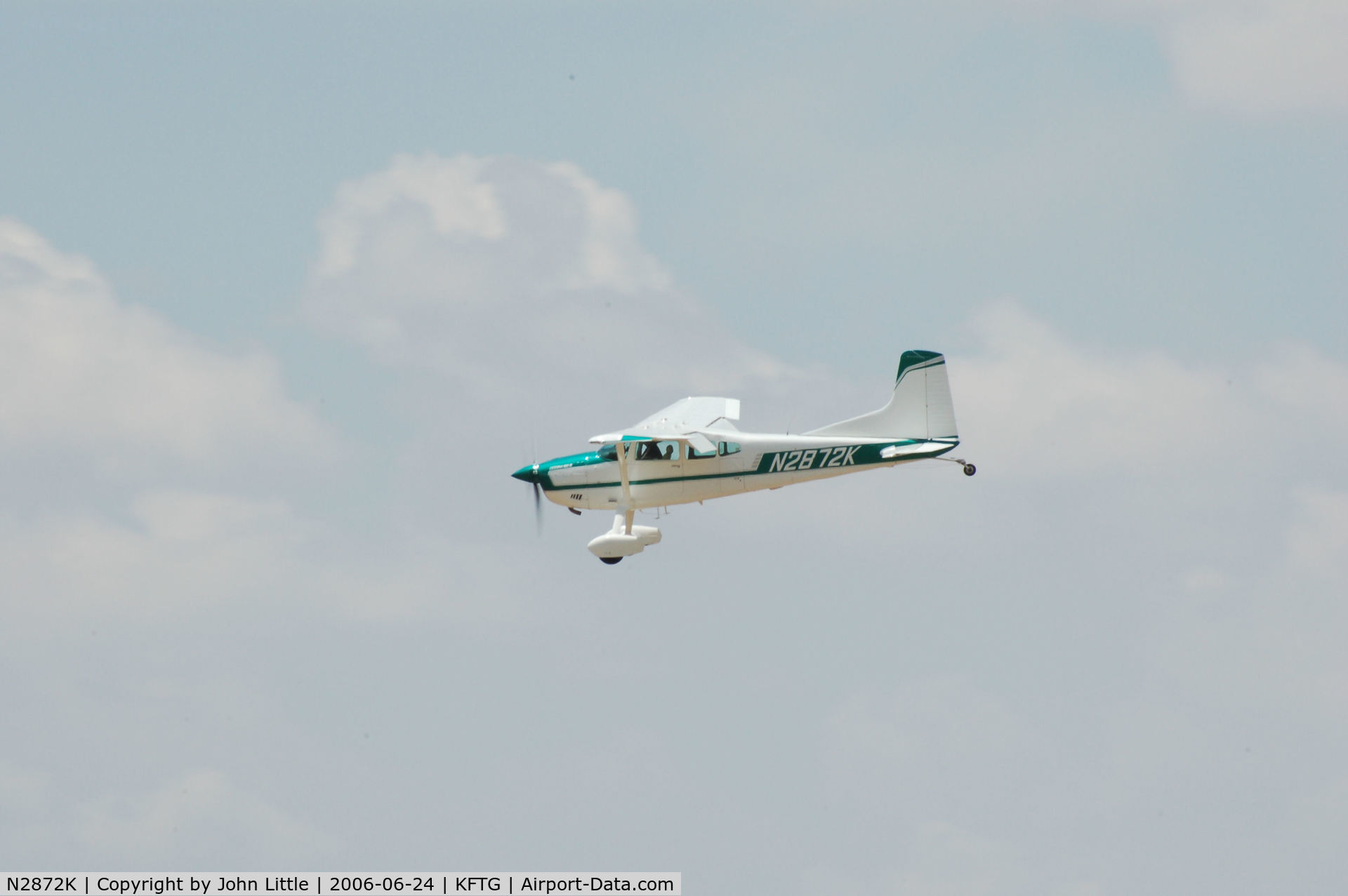 N2872K, 1979 Cessna 180K Skywagon C/N 18053108, Jump Plane Landing - EAA - 2006