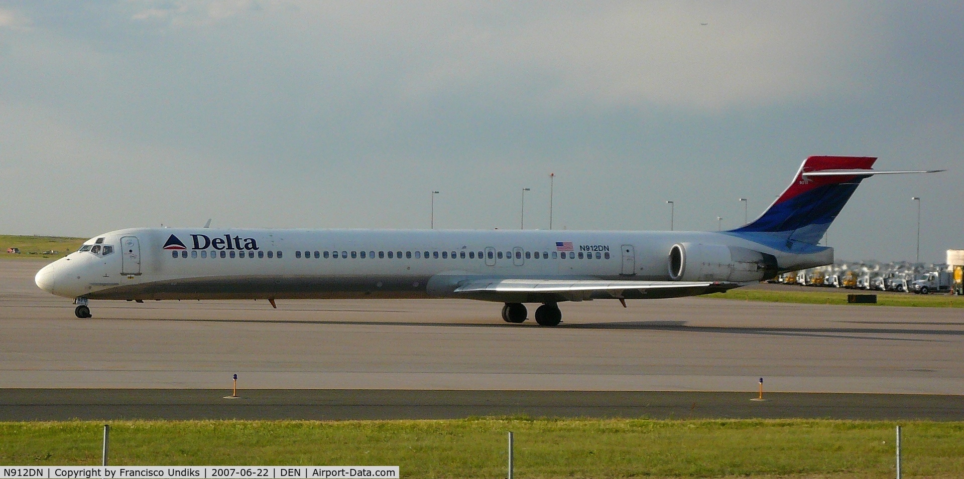 N912DN, 1996 McDonnell Douglas MD-90-30 C/N 53392, Taxiing on Bravo November westbound.