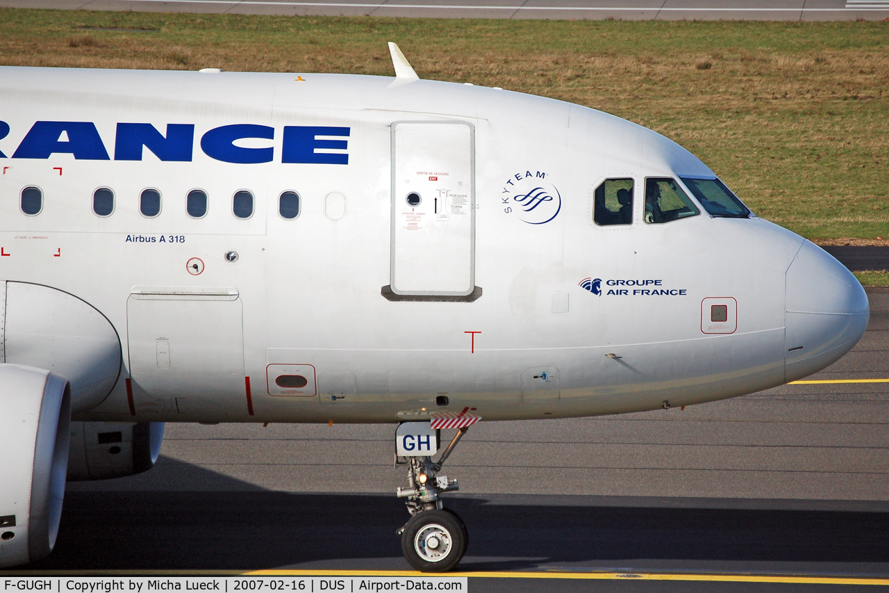 F-GUGH, 2004 Airbus A318-111 C/N 2344, Nose