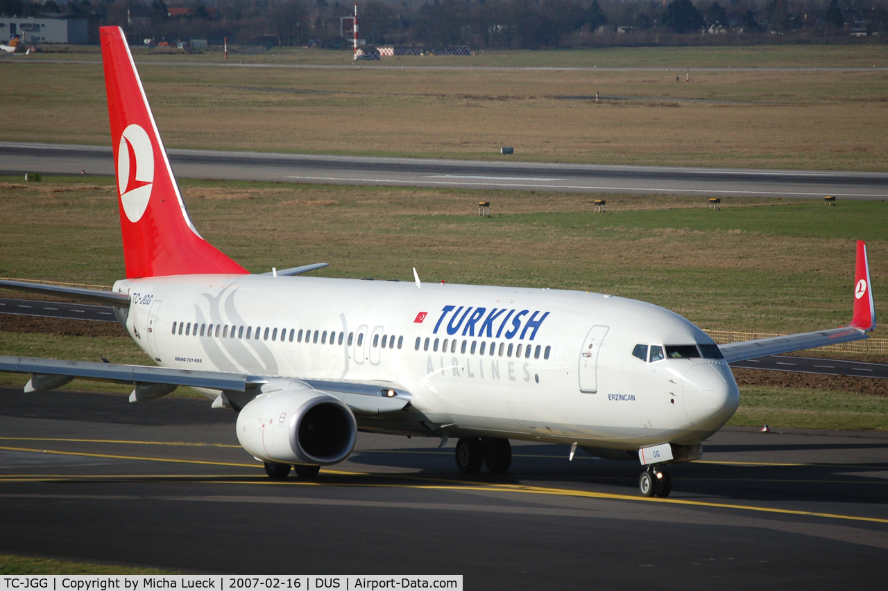 TC-JGG, 2005 Boeing 737-8F2 C/N 34405, Taxiing to the runway