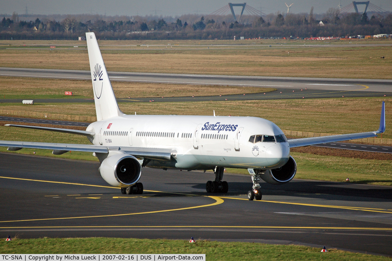 TC-SNA, 1993 Boeing 757-2Q8 C/N 25624, Taxiing to the runway