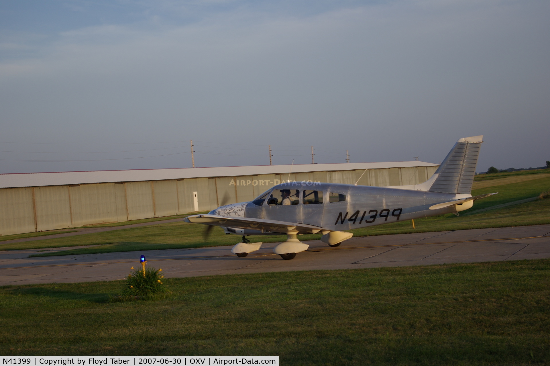 N41399, 1974 Piper PA-28-151 C/N 28-7415199, Taxing back to hangar