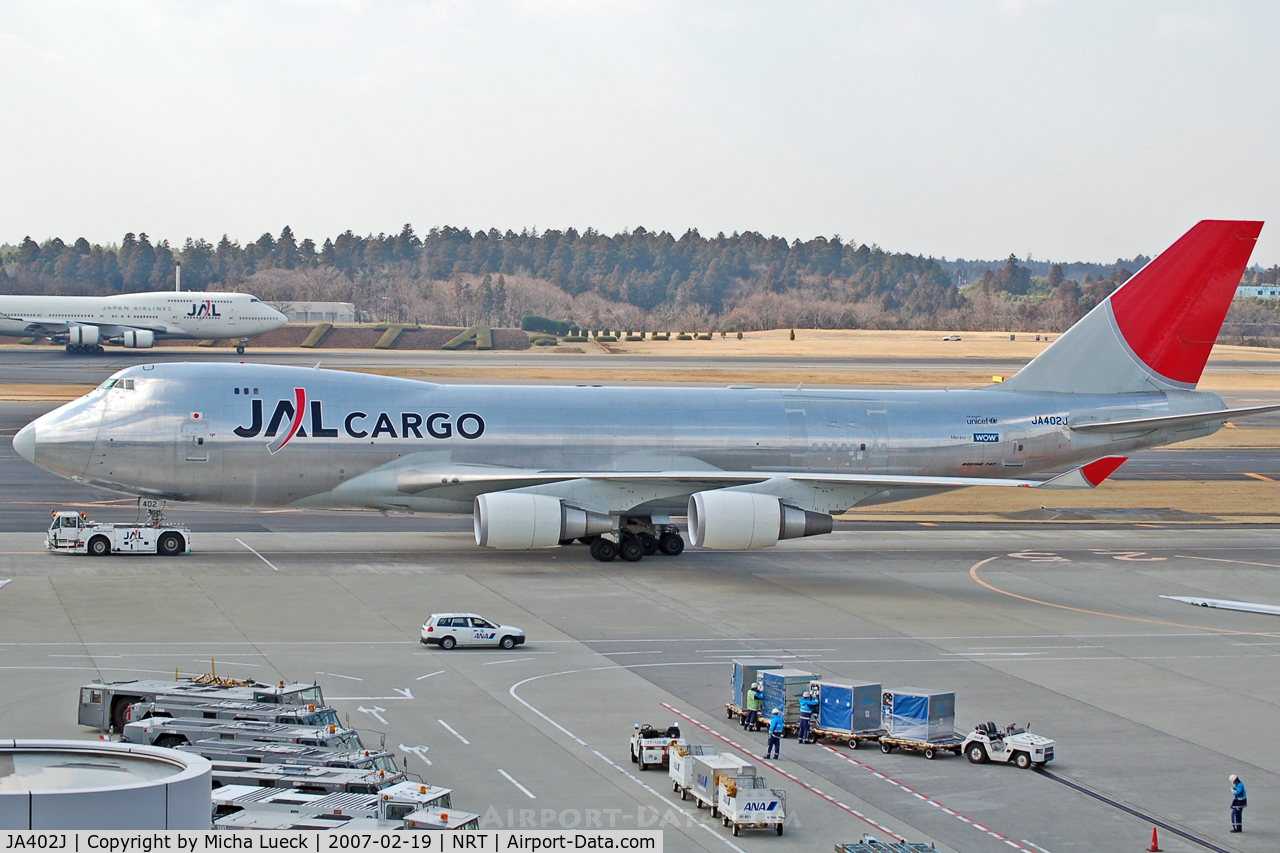 JA402J, 2004 Boeing 747-446F C/N 33749, Being towed to the parking position