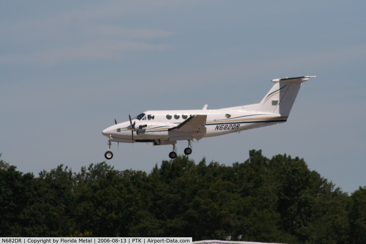 N682DR, 1976 Beech 200 Super King Air C/N BB-130, B200