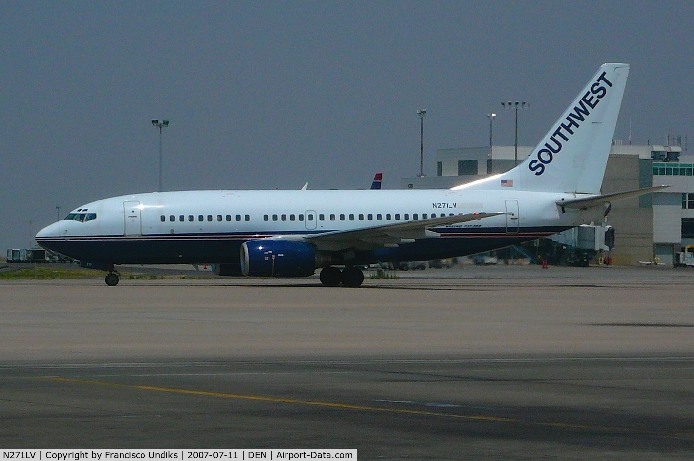 N271LV, 1998 Boeing 737-705 C/N 29090, Southwest Airlines on Charlie Sierra.