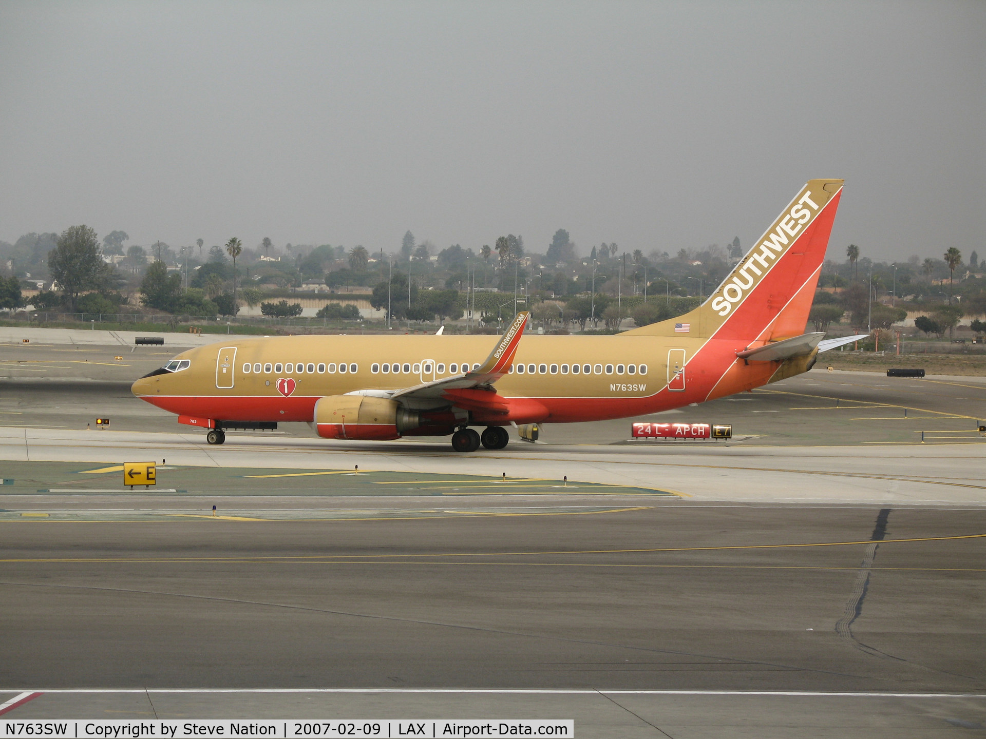 N763SW, 2000 Boeing 737-7H4 C/N 27877, Southwest 737-7H4 in old colors with winglets taxying @ LAX