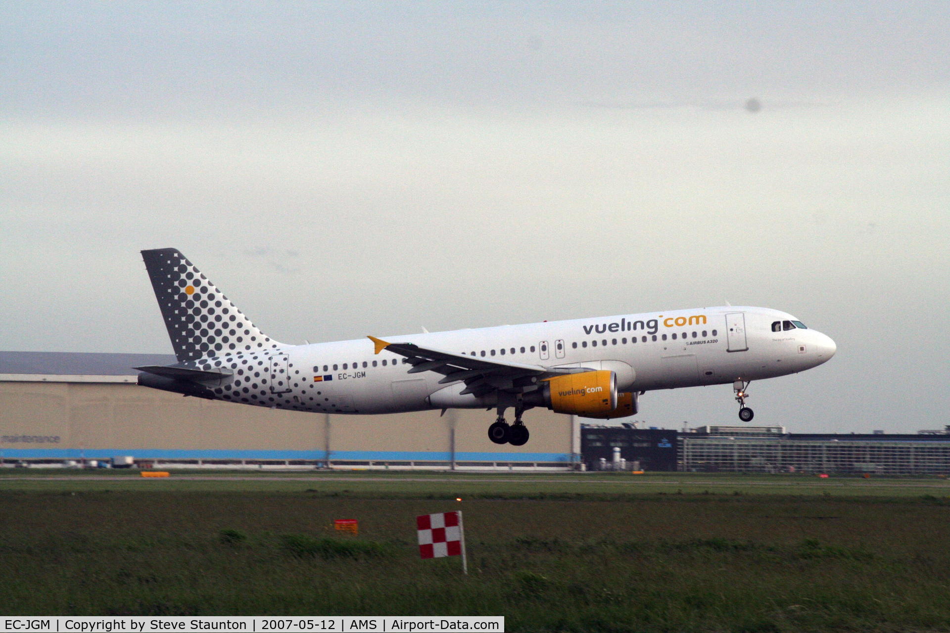 EC-JGM, 2005 Airbus A320-214 C/N 2407, Seen at AMS in the late evening gloom in May