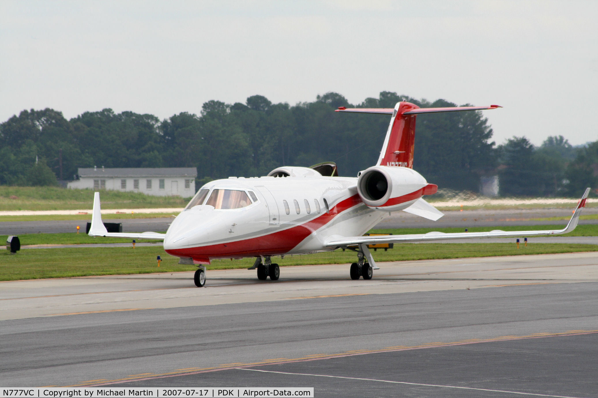N777VC, 2007 Learjet 60 C/N 318, Taxing to Epps Air Service
