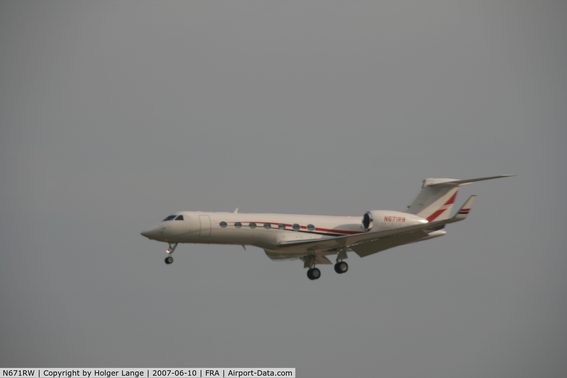 N671RW, 2006 Gulfstream Aerospace GV-SP (G550) C/N 5131, Landing in Frankfurt, Germany