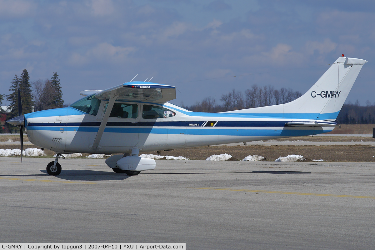 C-GMRY, Cessna 182Q Skylane C/N 18267499, Taxiing across Ramp III.