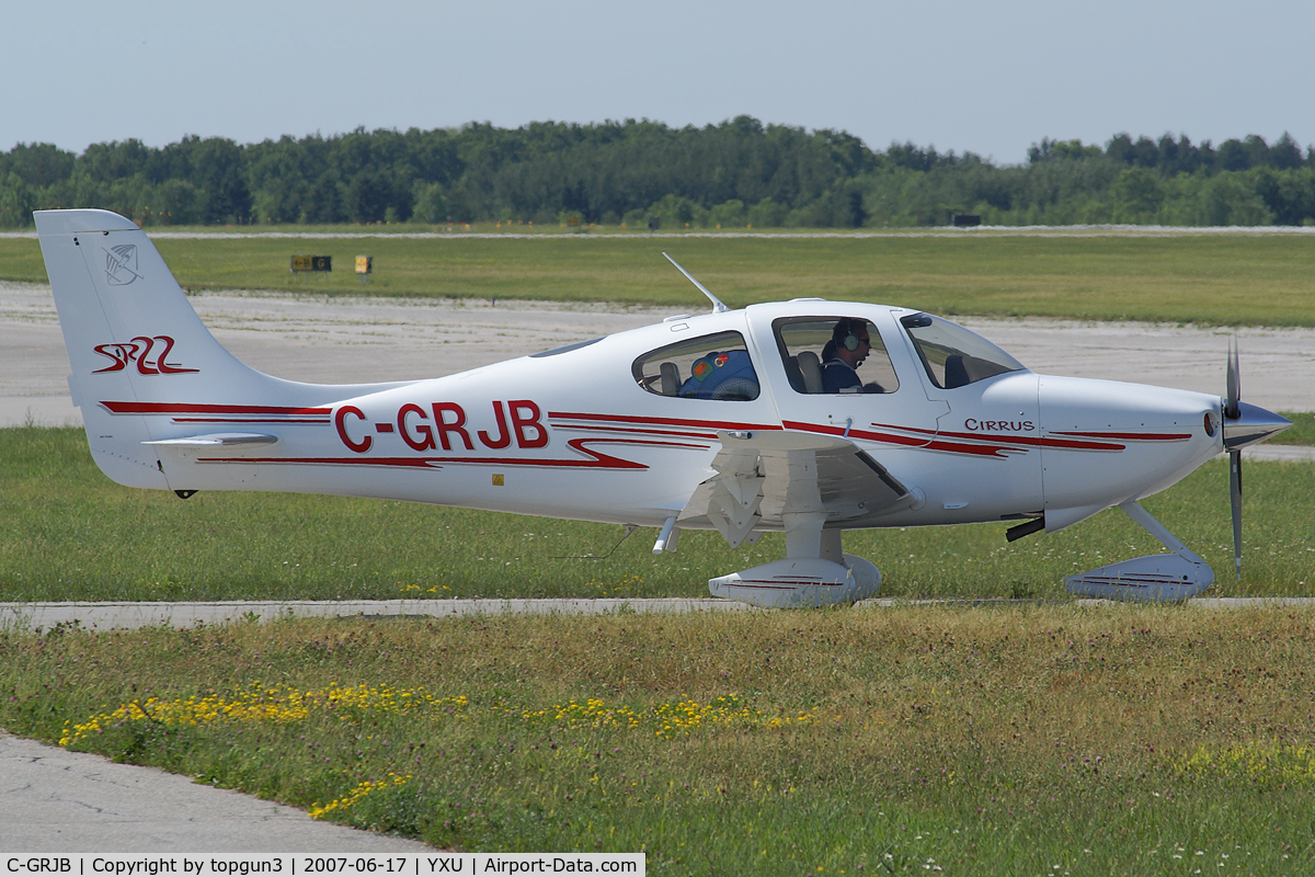 C-GRJB, 2003 Cirrus SR22 C/N 0655, Taxiing on alpha for departure.