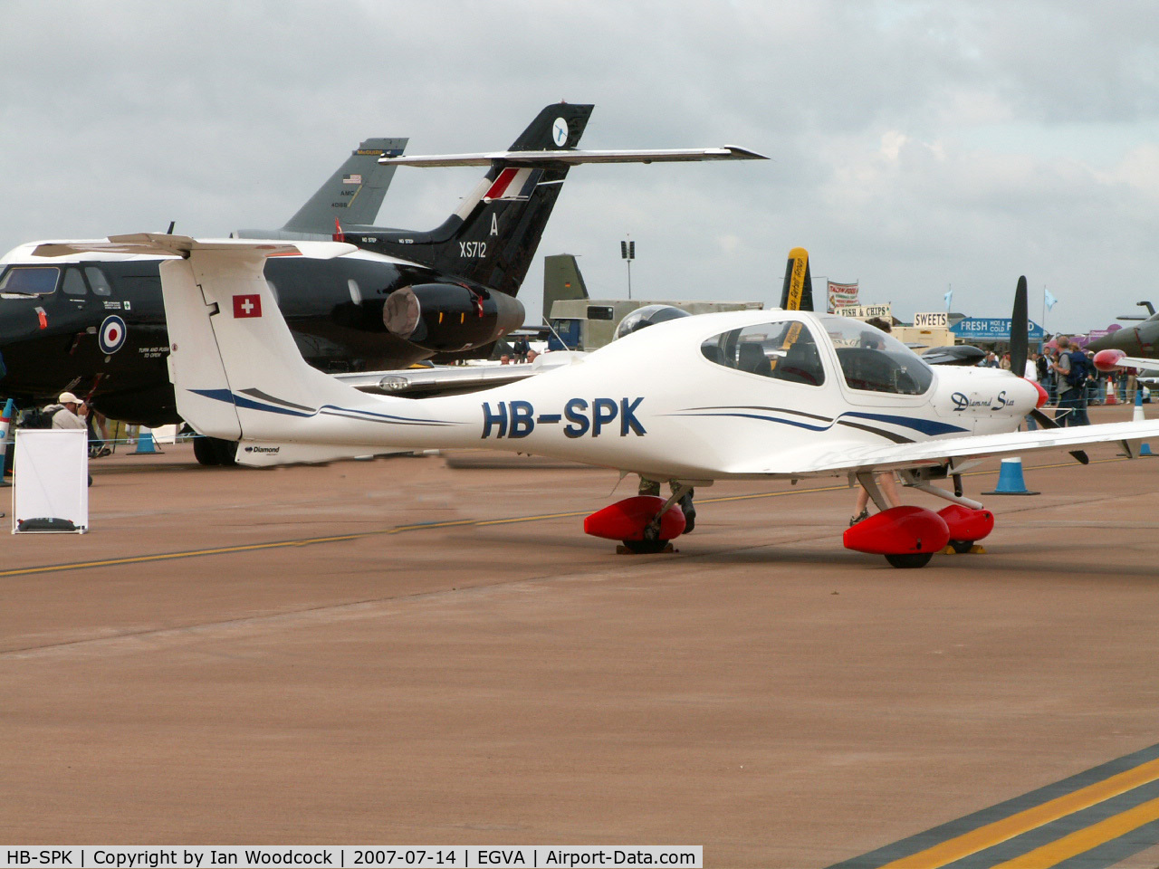 HB-SPK, 2001 Diamond DA-40 Diamond Star C/N 40.046, Diamond DA-40/RIAT Fairford