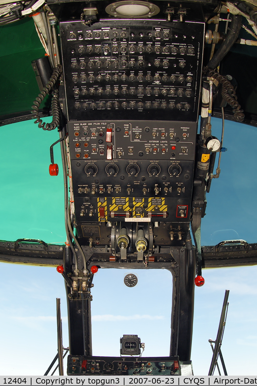12404, Sikorsky CH-124A Sea King C/N 61219, Upper instrument panel.