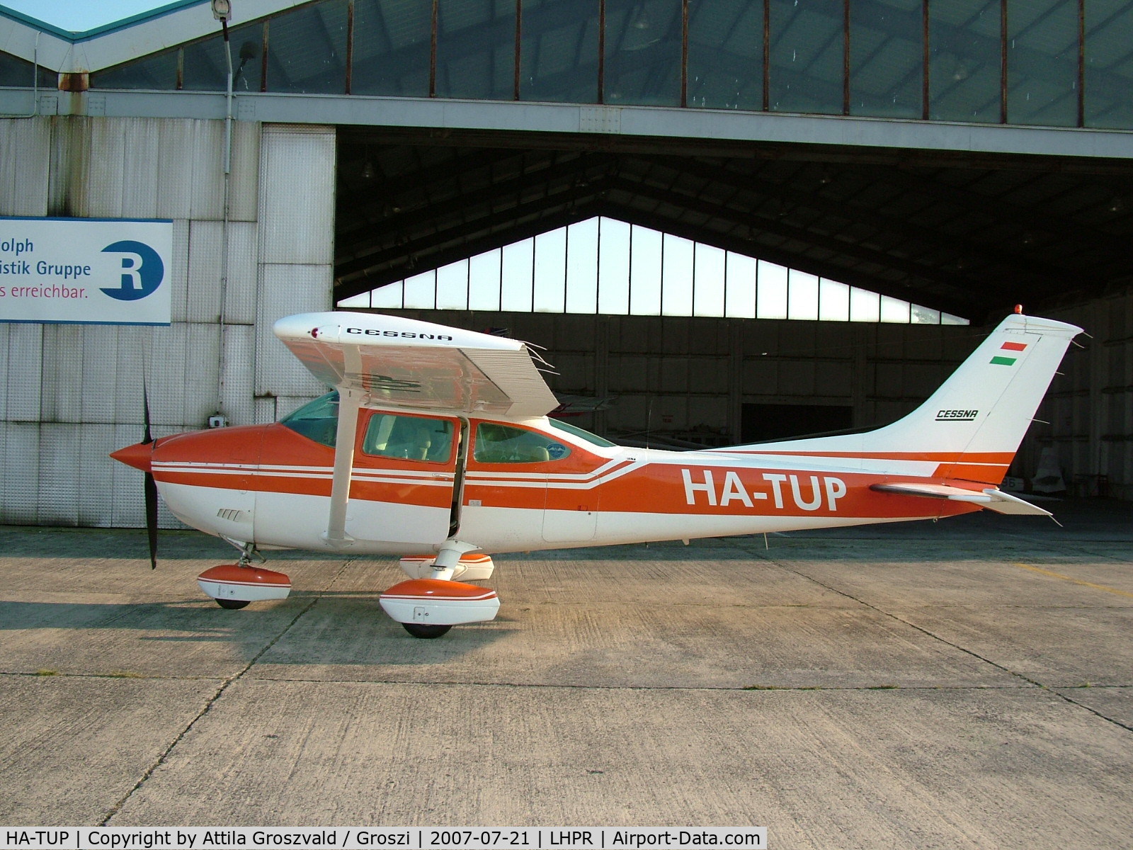 HA-TUP, Cessna 182P Skylane C/N 18263805, ex  N6702M,F-BXAL - GyÅ‘r-PÃ©r airport, Airshow