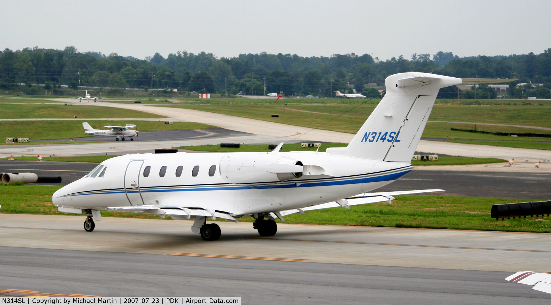 N314SL, 2000 Cessna 650 C/N 650-7115, Taxing to Epps Air Service