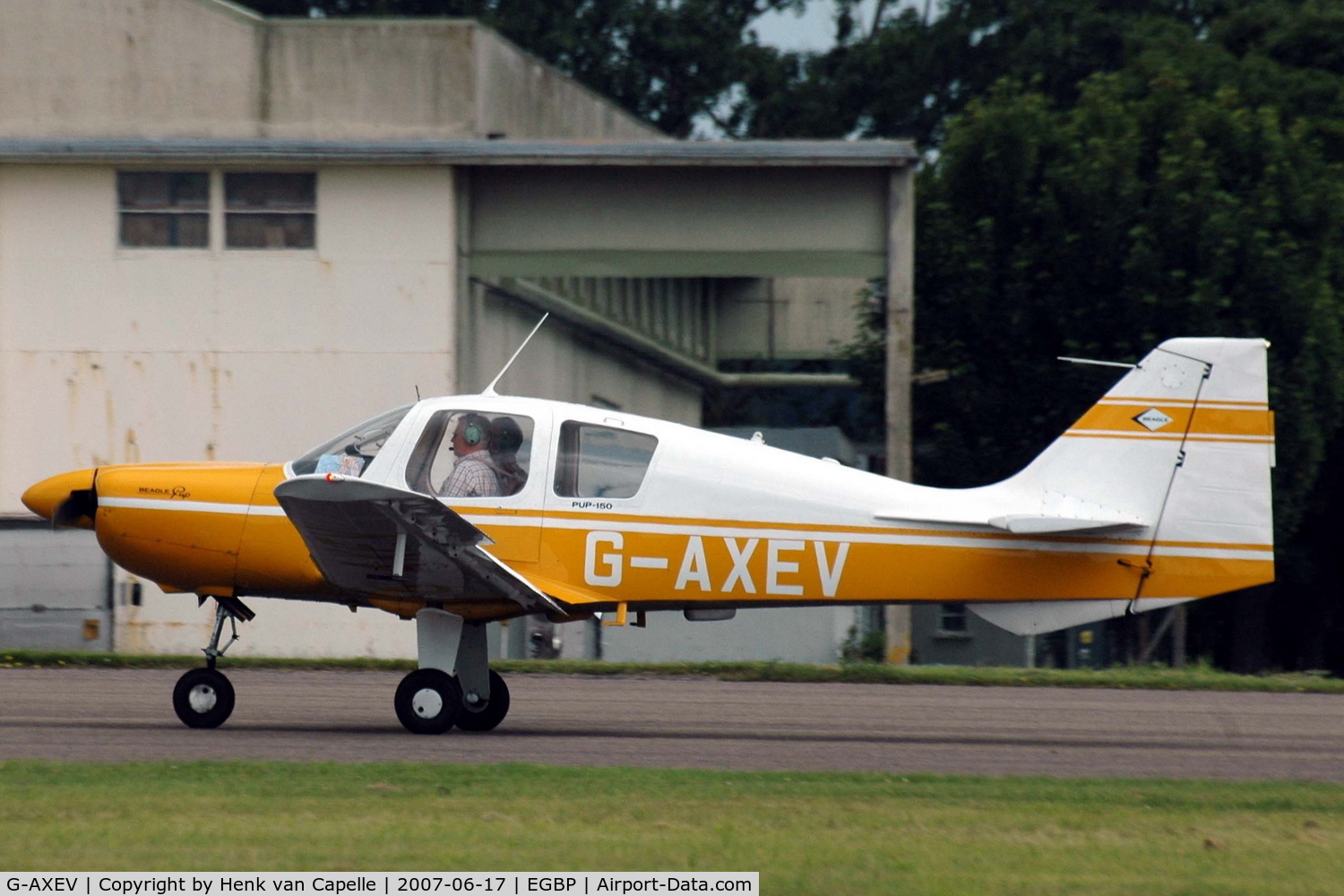 G-AXEV, 1969 Beagle B-121 Pup Series 2 (Pup 150) C/N B121-070, Beagle Pup landing at Kemble