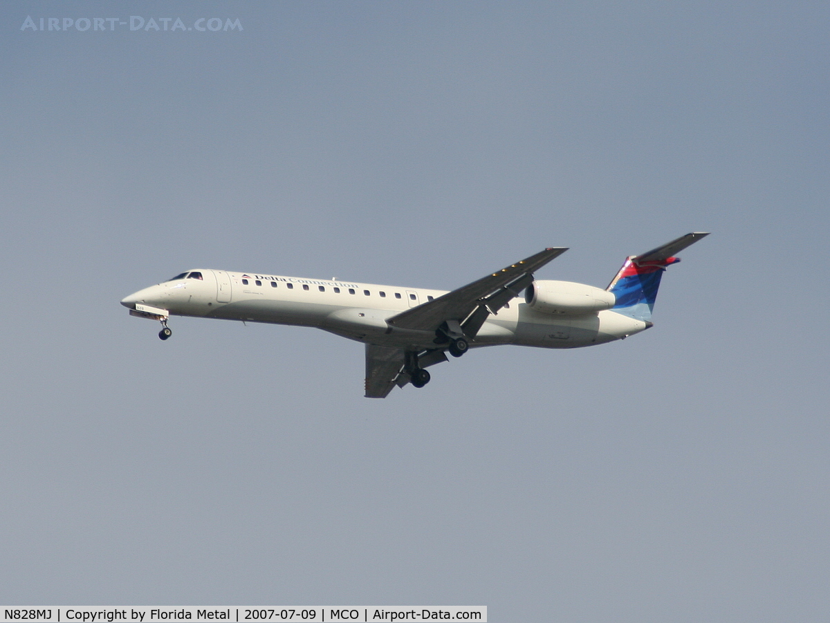 N828MJ, 2000 Embraer EMB-145LR C/N 145218, Delta Connection
