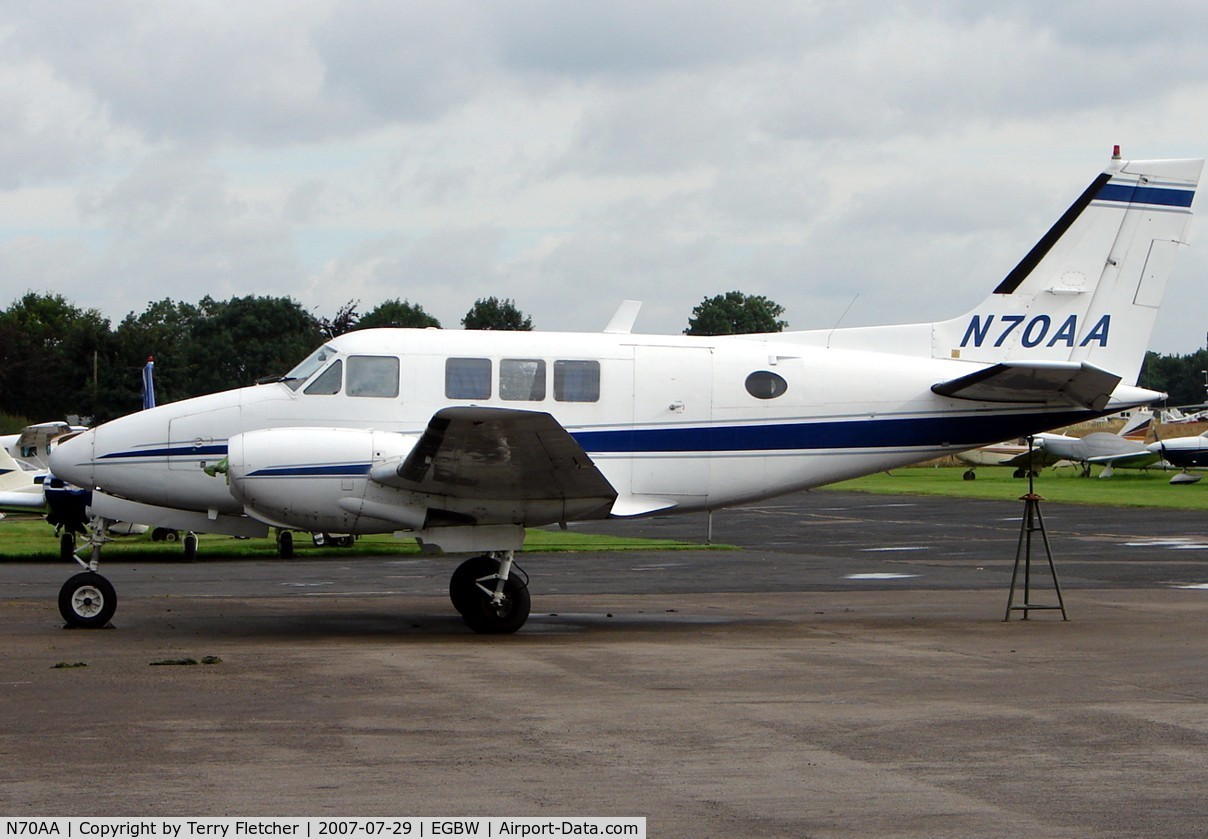 N70AA, 1970 Beech 70 Queen Air C/N LB-35, early Sunday morning at Wellesborne Mountford