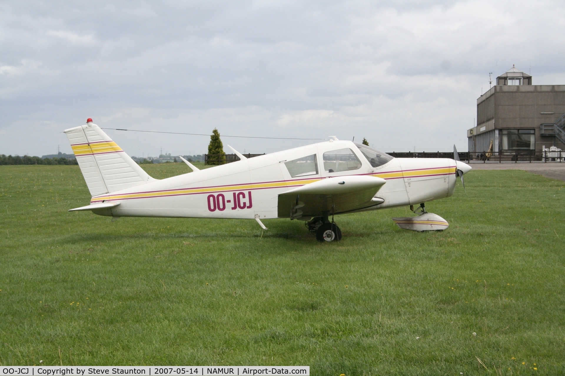 OO-JCJ, Piper PA-28-140 C/N 28-25242, Taken on an Aeroprint tour @ Namur